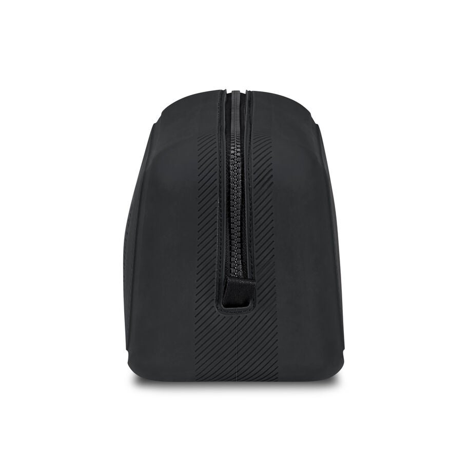 Urban Groove Toiletry Kit in the color Black. image number 3